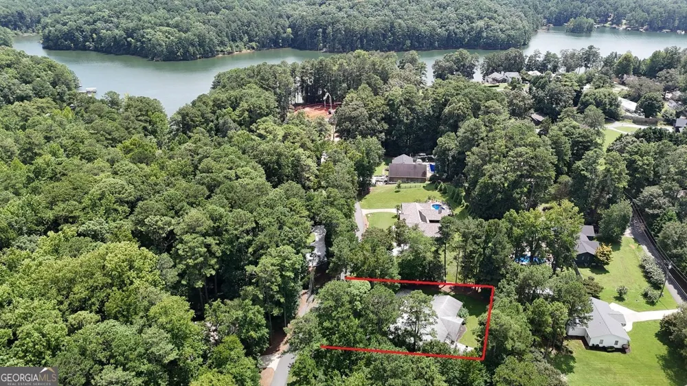 935 Pine CIR Woodstock, GA 30189