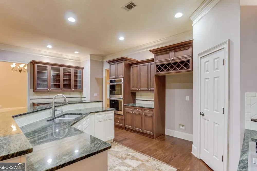 2843 White Azalea ST Buford, GA 30519