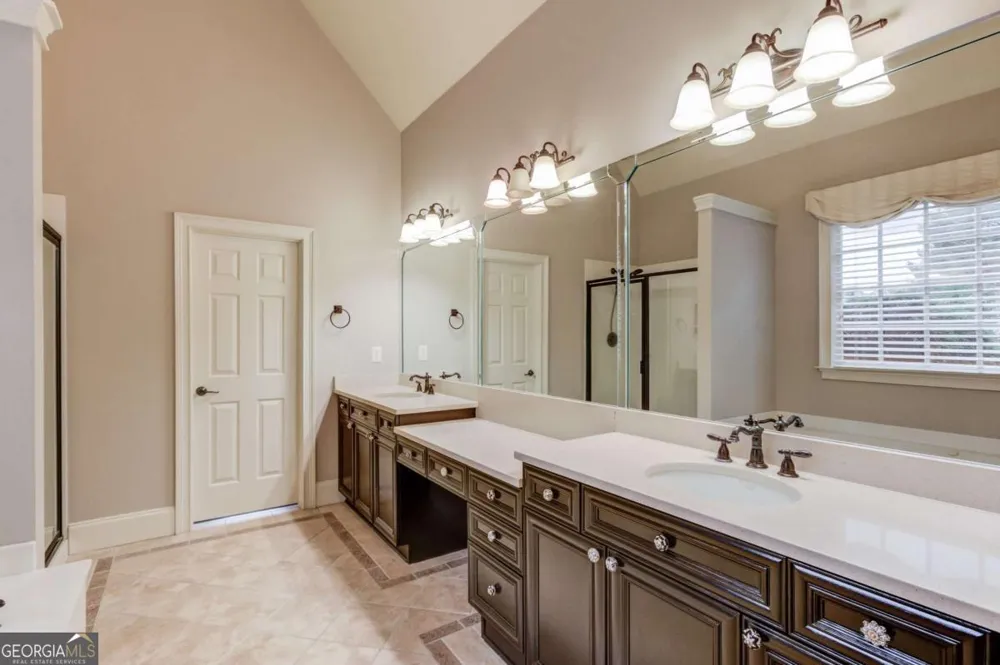 2843 White Azalea ST Buford, GA 30519