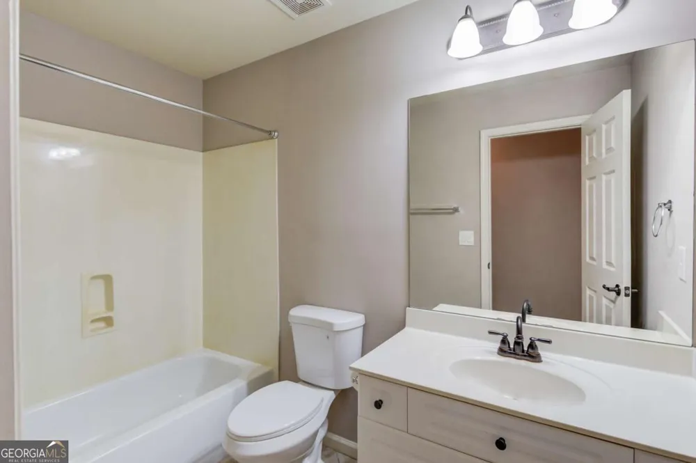 2843 White Azalea ST Buford, GA 30519