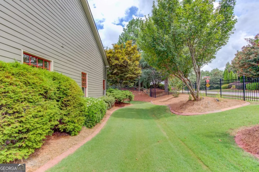 2843 White Azalea ST Buford, GA 30519