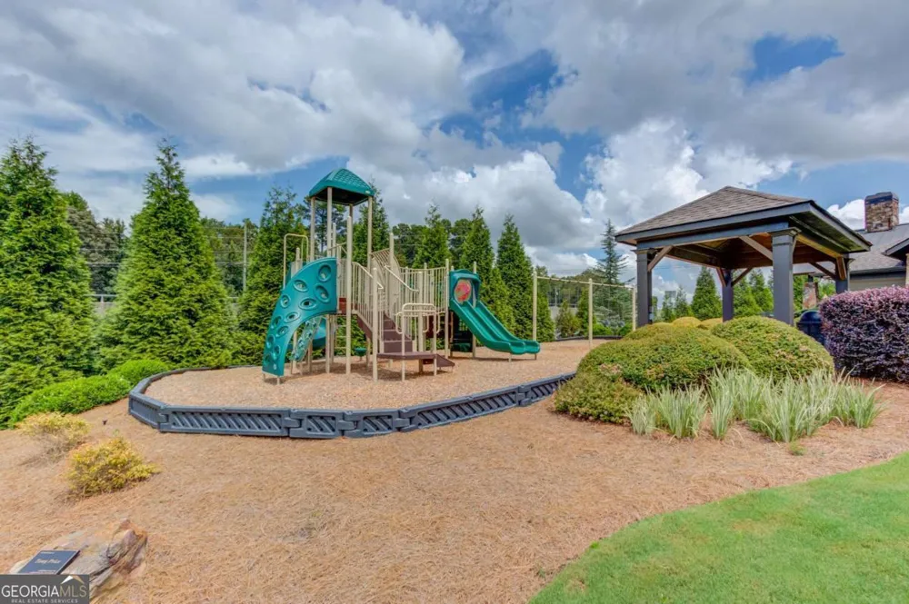 2843 White Azalea ST Buford, GA 30519