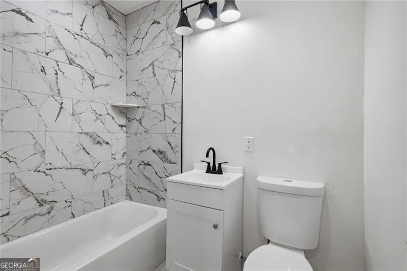 303 Glen Iris DR Monroe, GA 30655