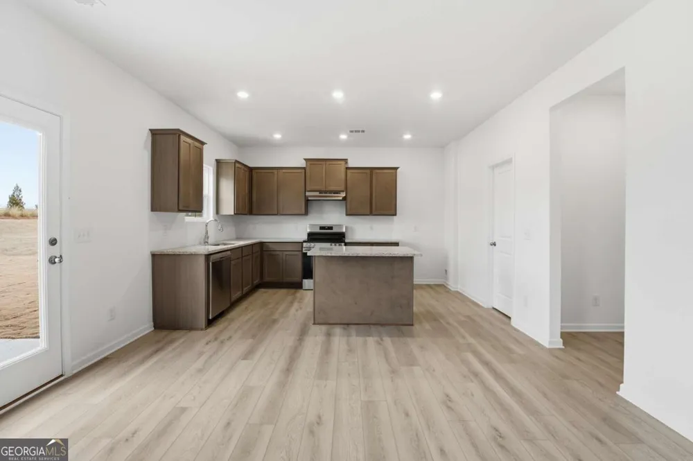4219 Ravendale ST Flowery Branch, GA 30542