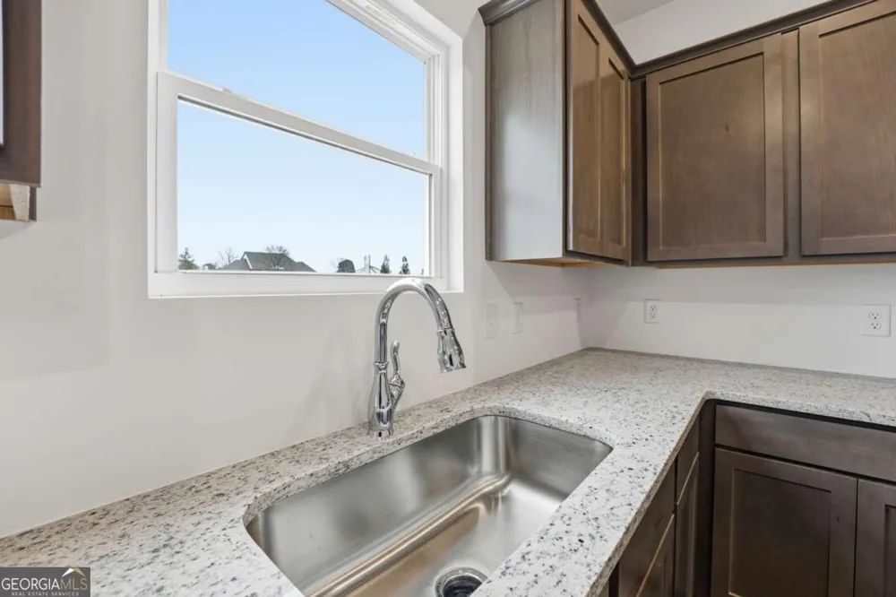 4219 Ravendale ST Flowery Branch, GA 30542