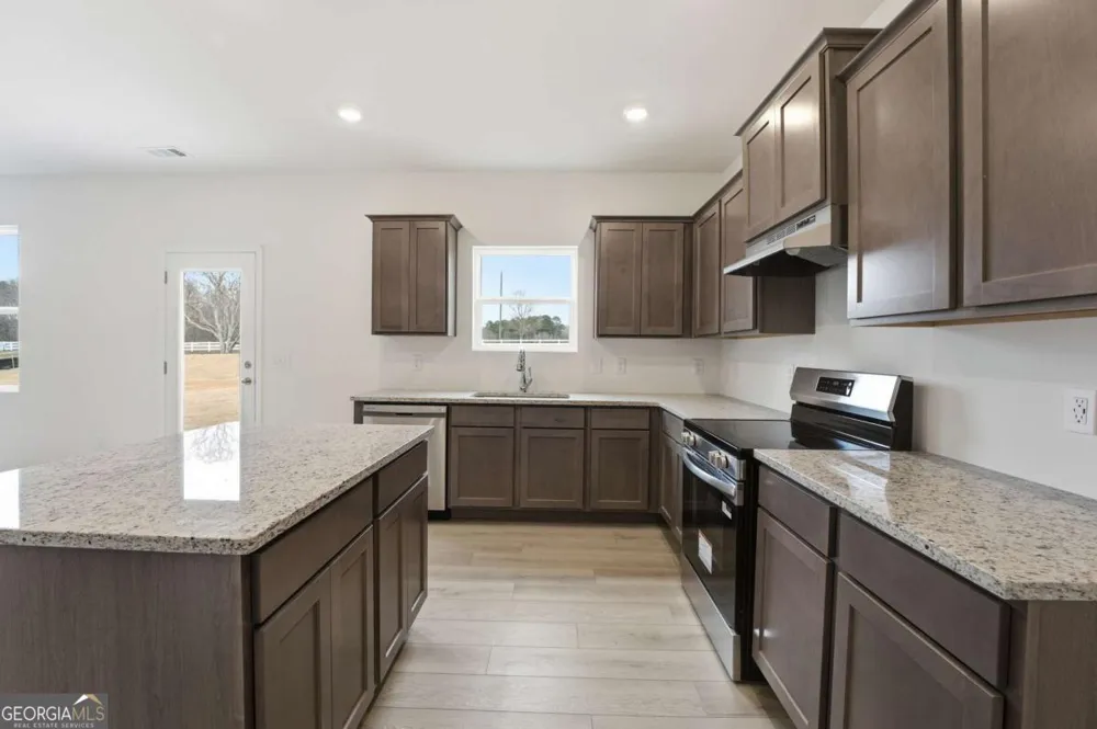 4219 Ravendale ST Flowery Branch, GA 30542