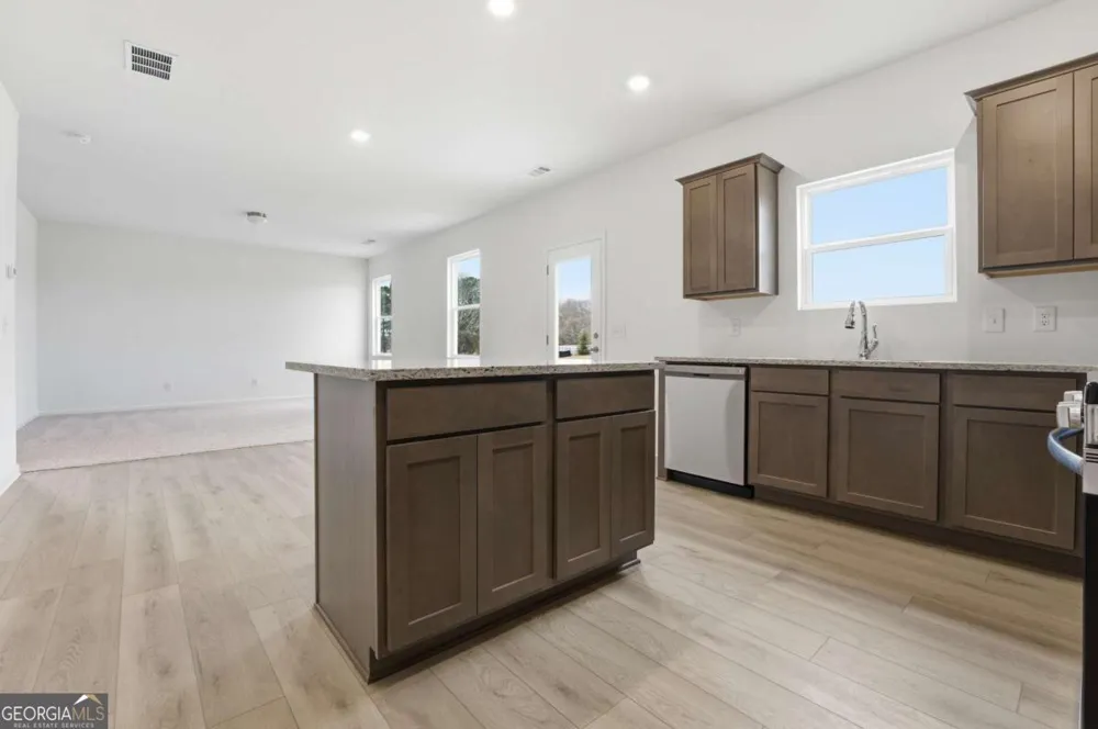 4219 Ravendale ST Flowery Branch, GA 30542