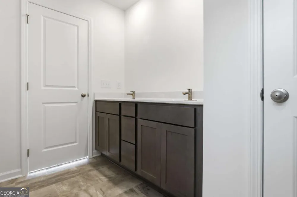 4219 Ravendale ST Flowery Branch, GA 30542