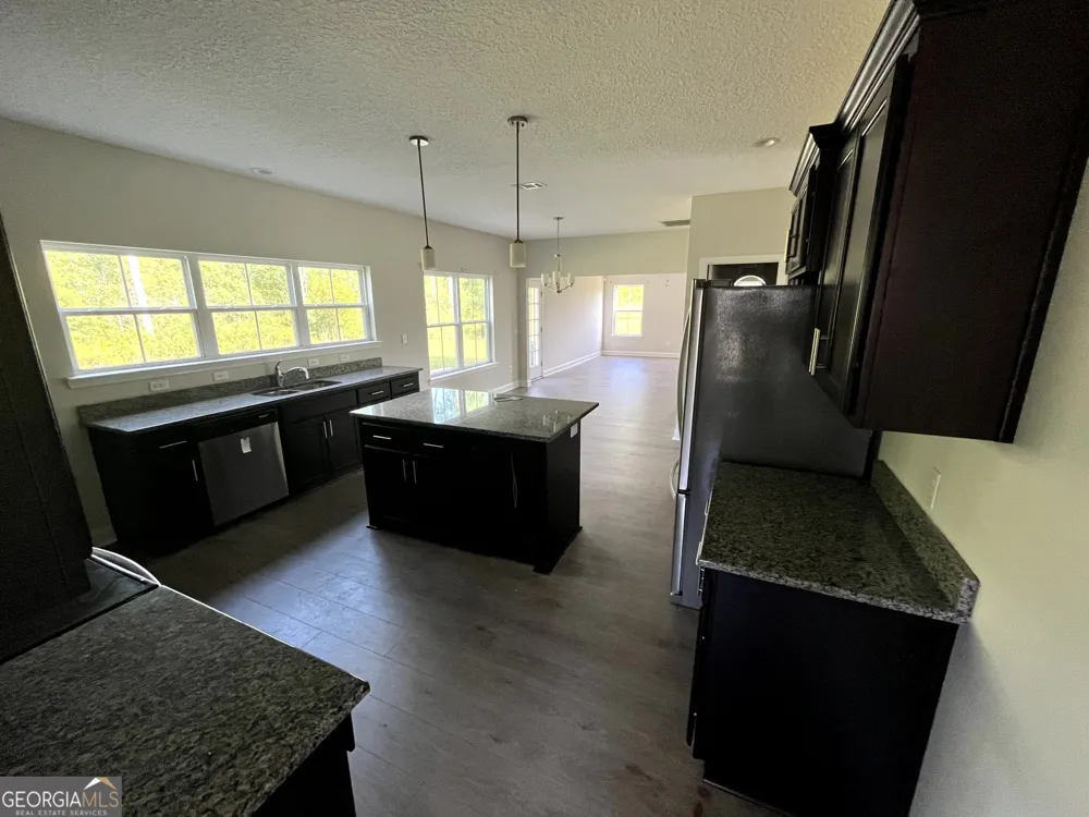 284 Thorp CIR Hinesville, GA 31313