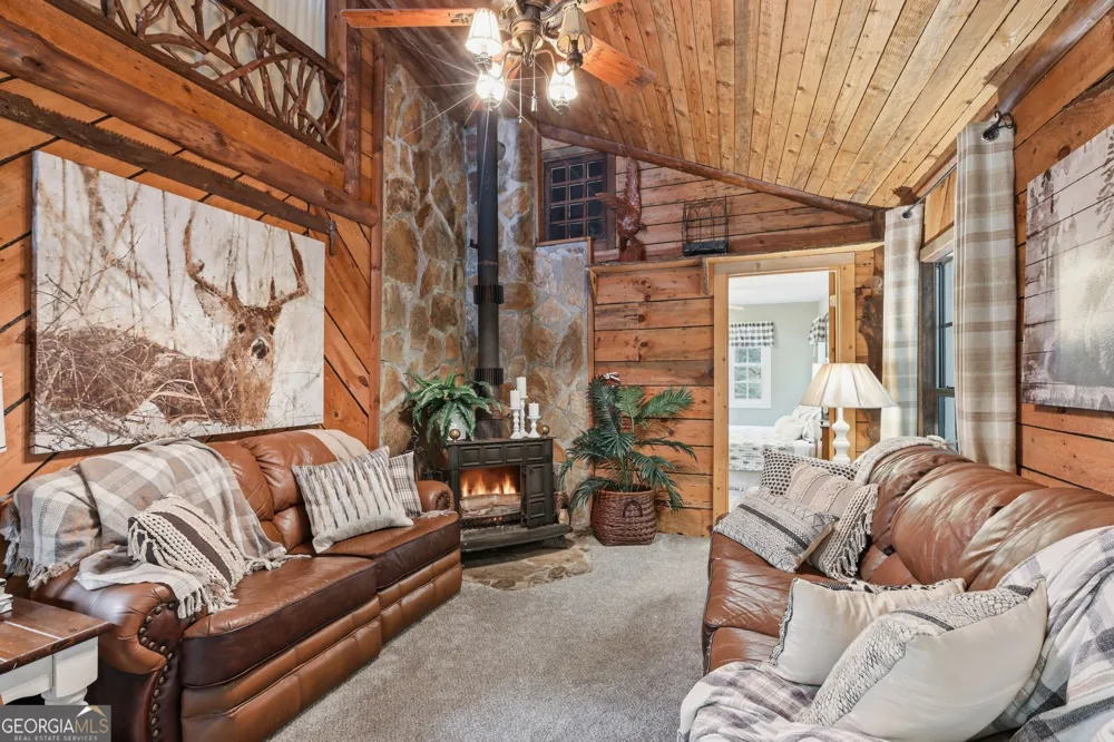162 Delilah LN Lakemont, GA 30552