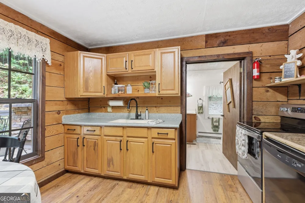 162 Delilah LN Lakemont, GA 30552
