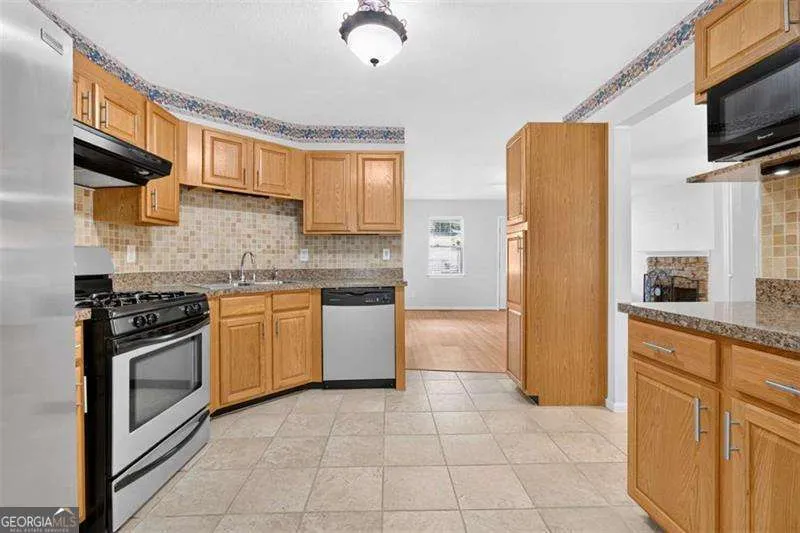 72 Victorian CIR Dallas, GA 30157