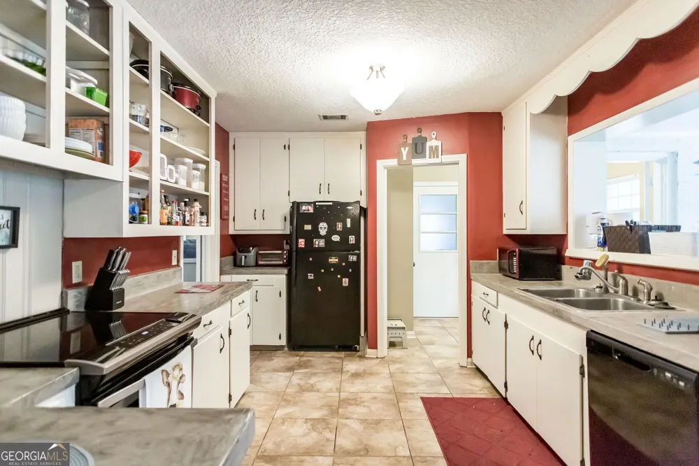 1112 Hill ST Waycross, GA 31501