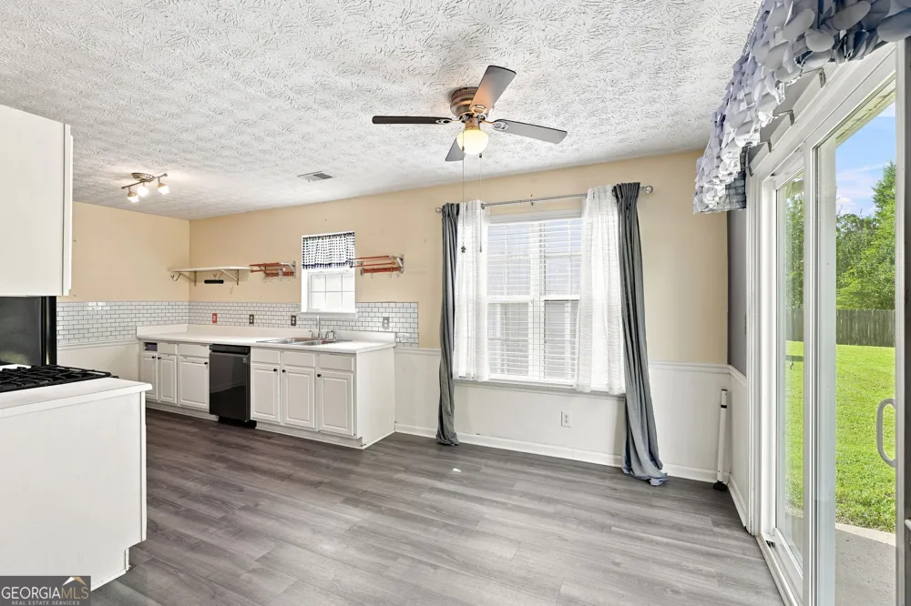 1648 Graystone DR Hampton, GA 30228
