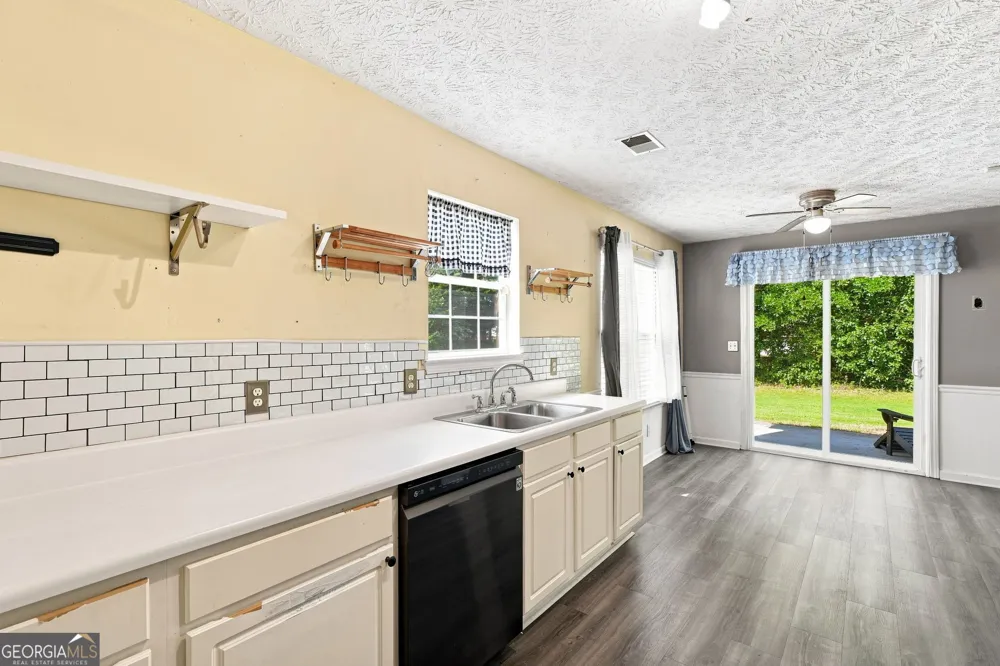 1648 Graystone DR Hampton, GA 30228