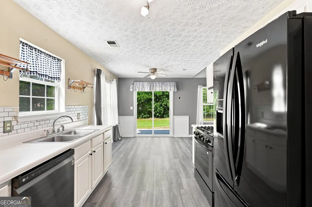 1648 Graystone DR Hampton, GA 30228