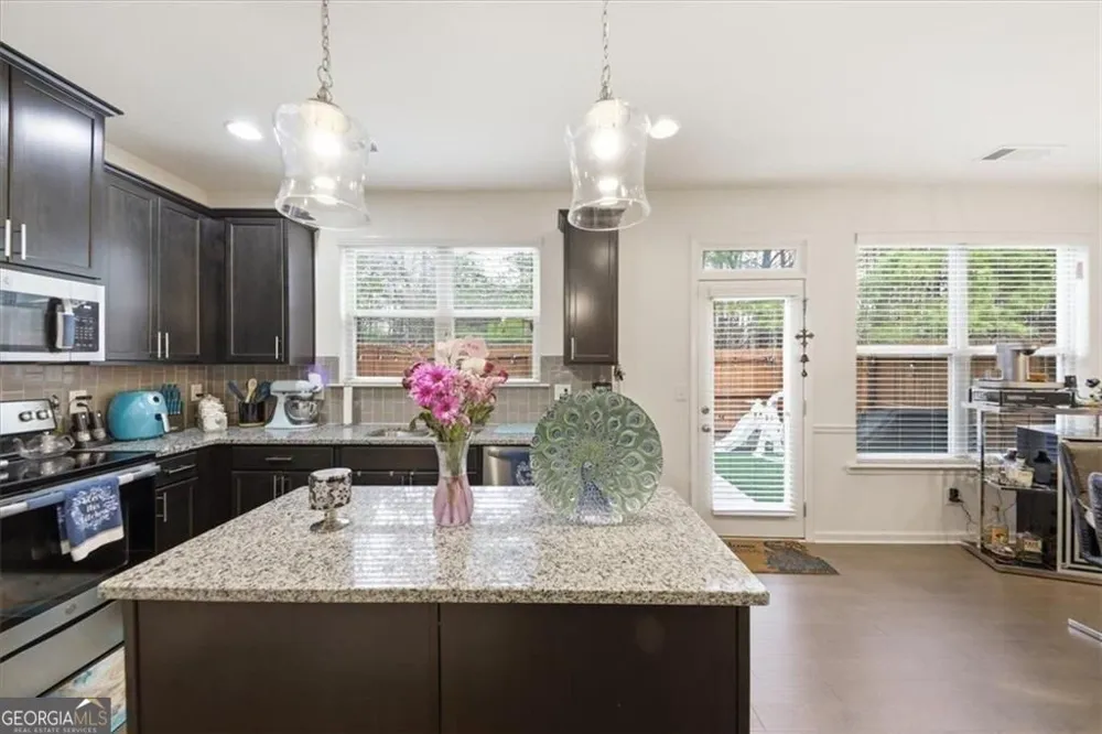 5527 Radford LOOP Fairburn, GA 30213
