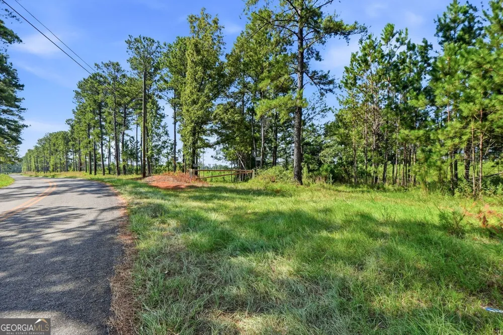 682 Giles RD Forsyth, GA 31029