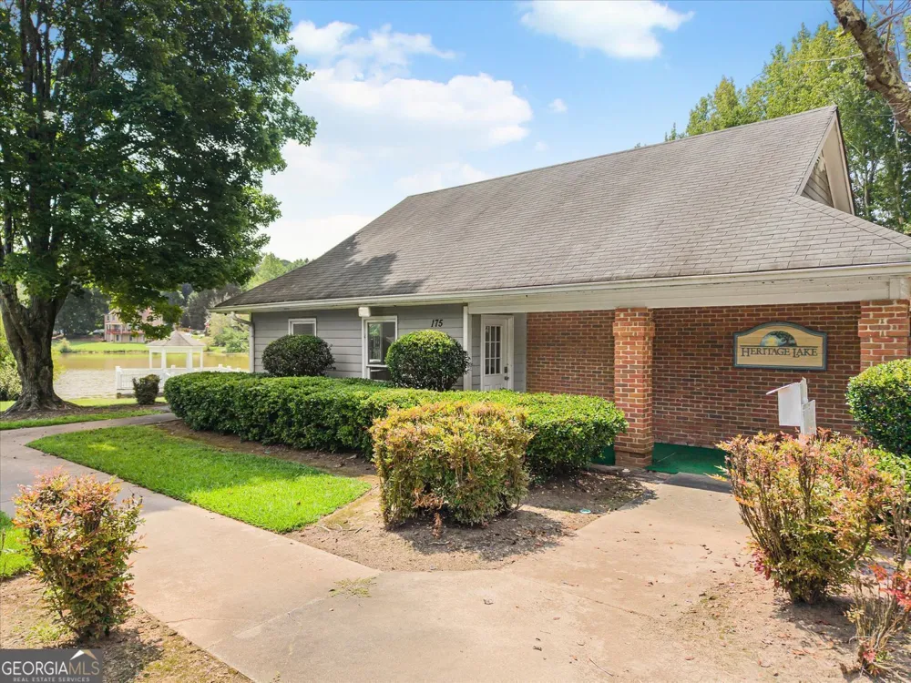 225 S Shore TER Fayetteville, GA 30214