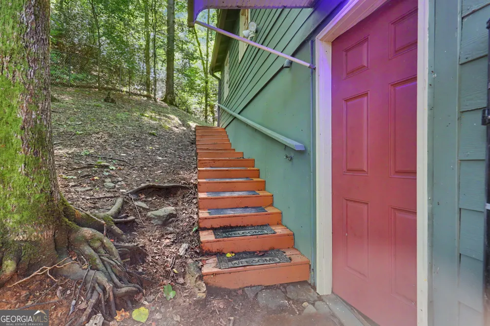 4273 Yonah Dam RD Toccoa, GA 30577