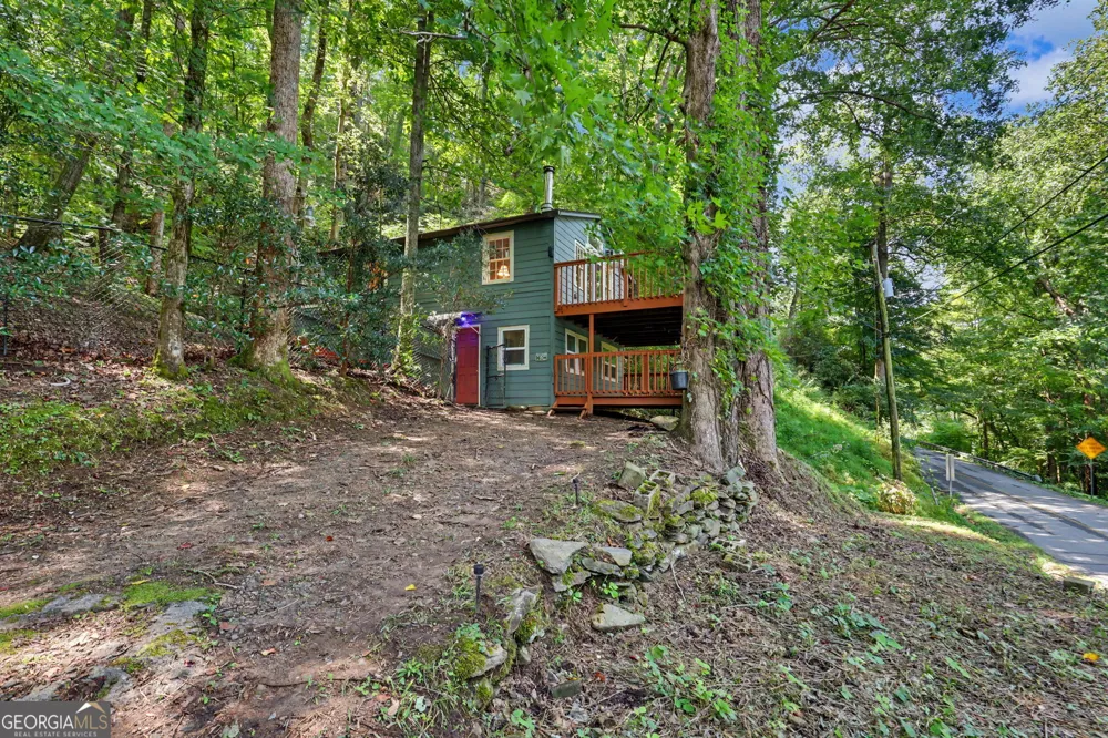 4273 Yonah Dam RD Toccoa, GA 30577
