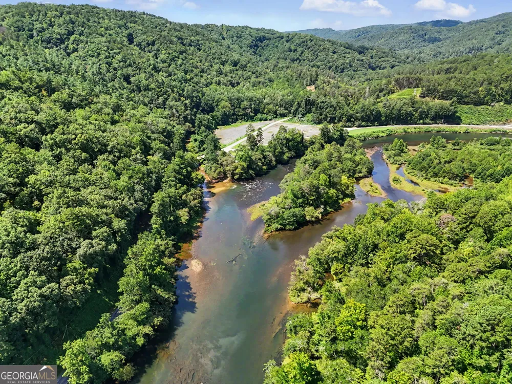 4273 Yonah Dam RD Toccoa, GA 30577