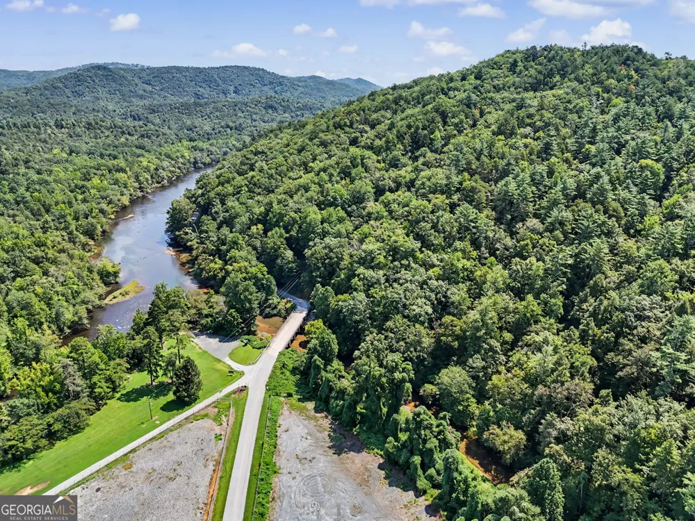 4273 Yonah Dam RD Toccoa, GA 30577