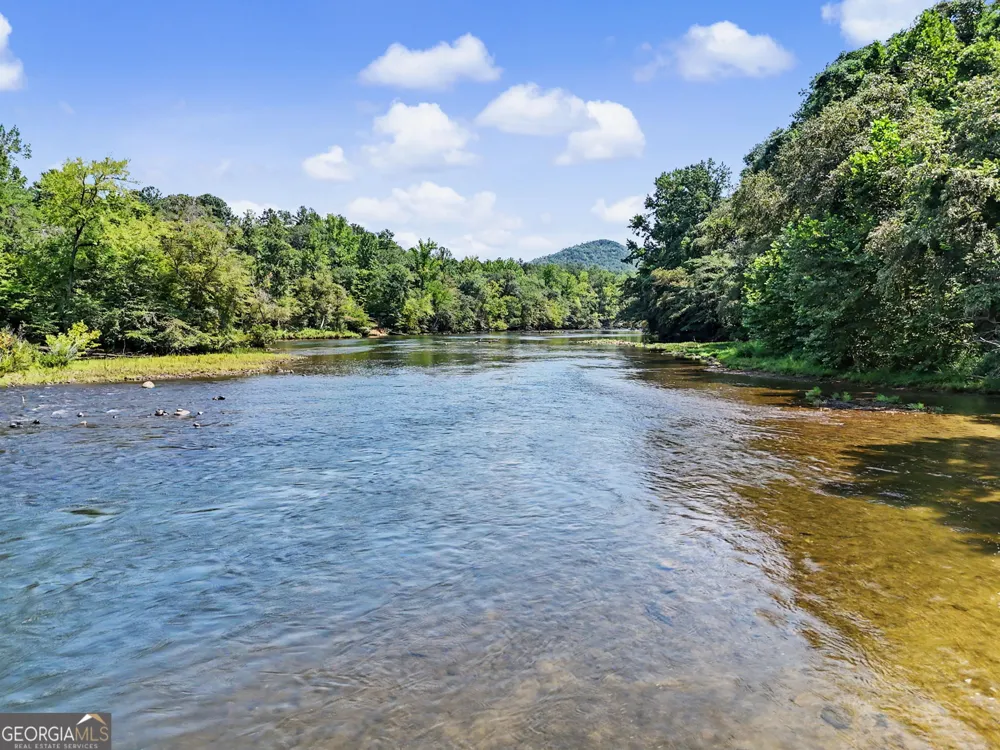 4273 Yonah Dam RD Toccoa, GA 30577