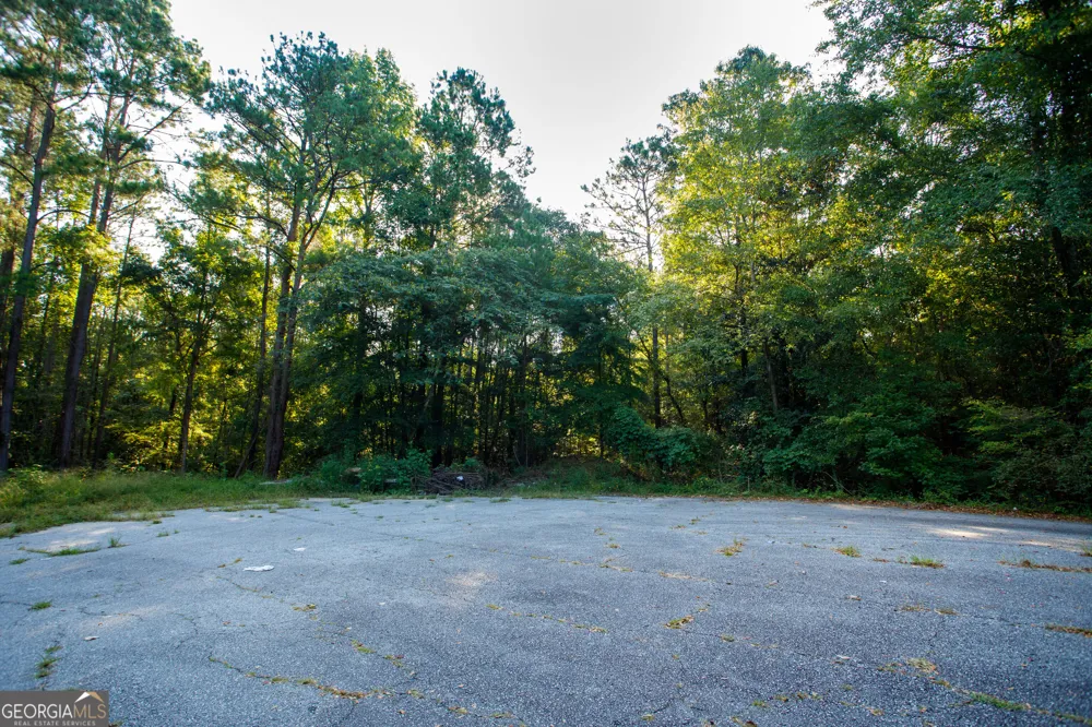 3821 Crest DR Macon, GA 31217