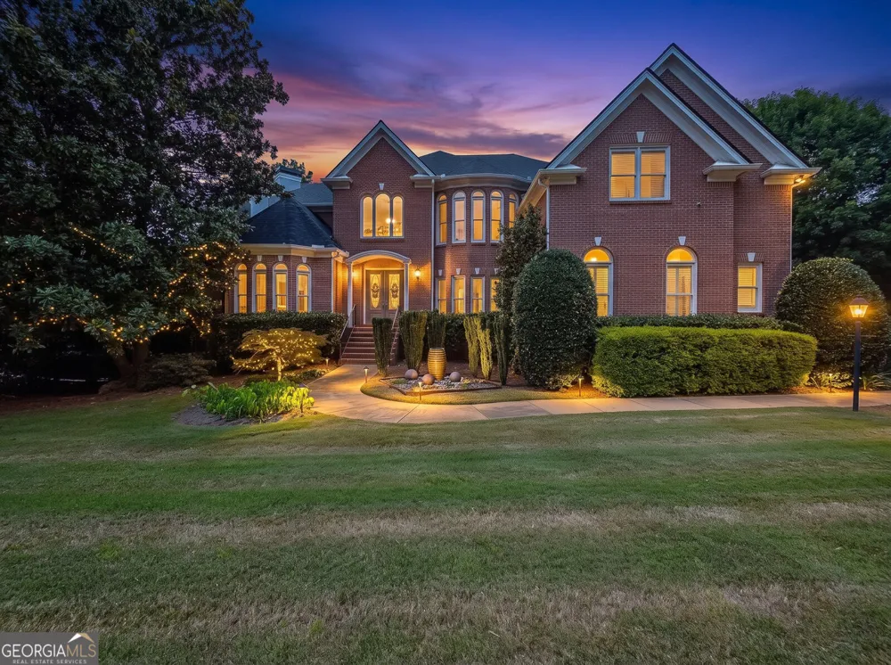 8190 Nesbit Ferry RD Sandy Springs, GA 30350