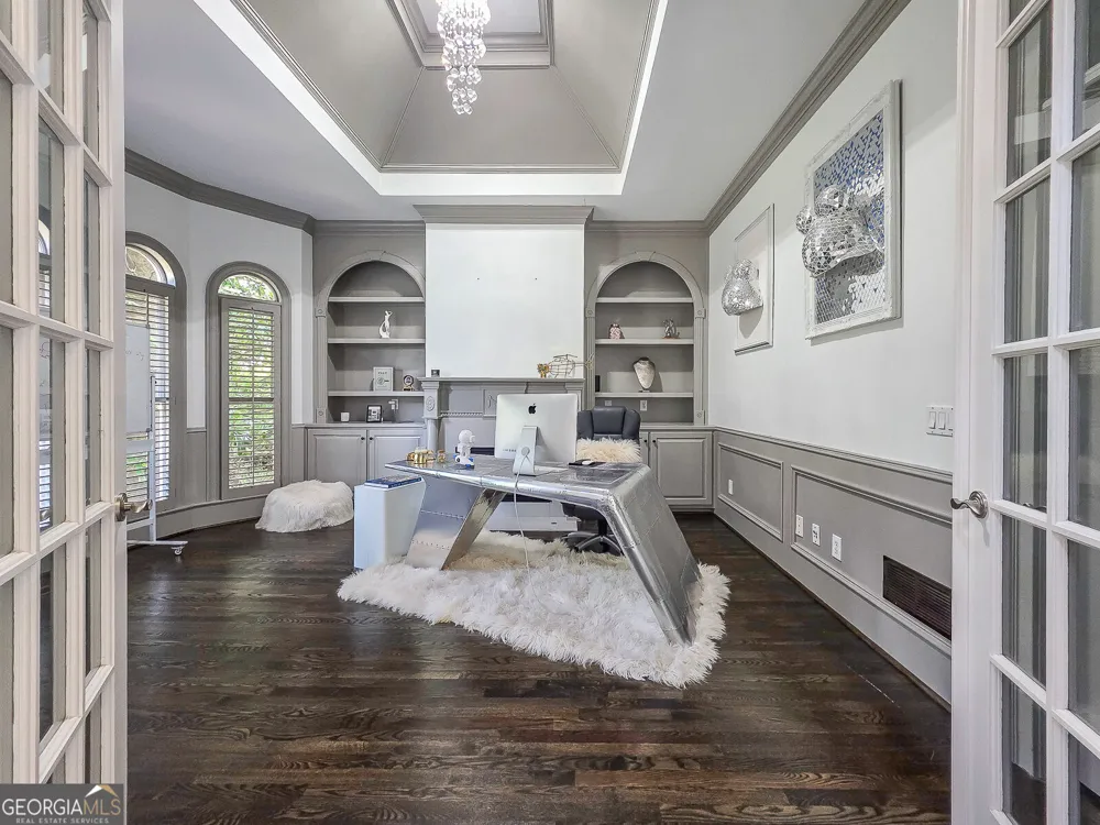 8190 Nesbit Ferry RD Sandy Springs, GA 30350