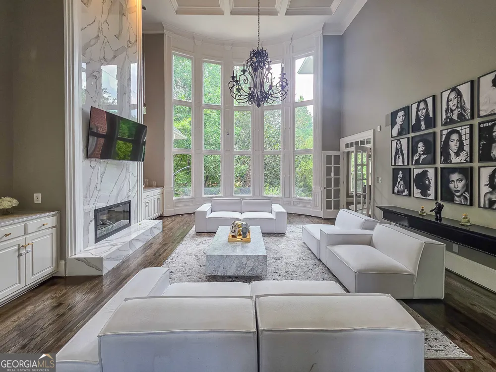 8190 Nesbit Ferry RD Sandy Springs, GA 30350