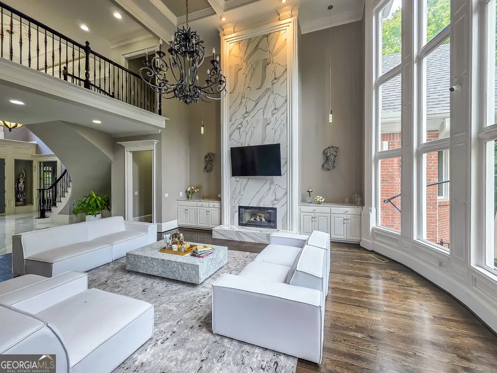 8190 Nesbit Ferry RD Sandy Springs, GA 30350