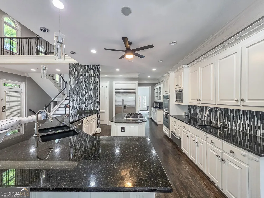 8190 Nesbit Ferry RD Sandy Springs, GA 30350