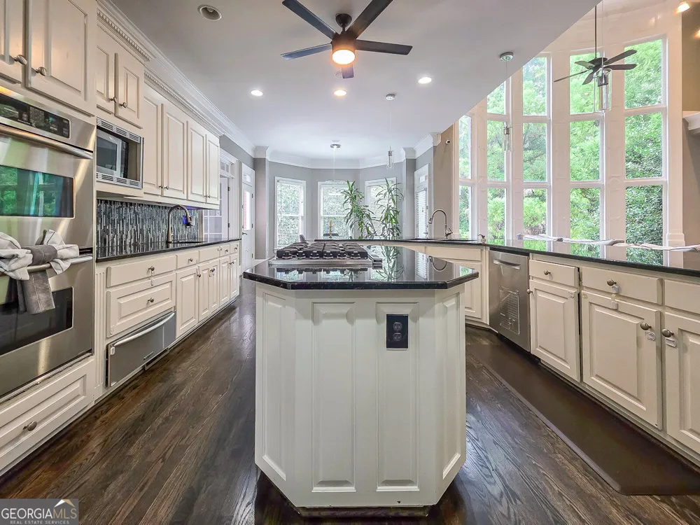 8190 Nesbit Ferry RD Sandy Springs, GA 30350