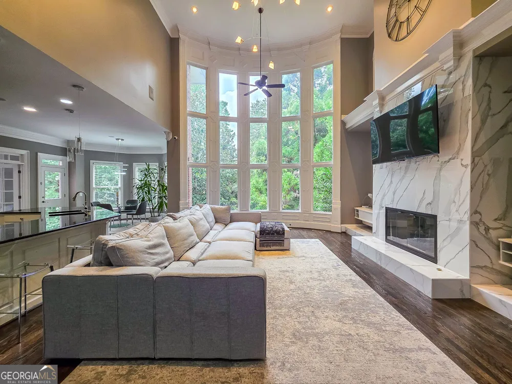 8190 Nesbit Ferry RD Sandy Springs, GA 30350