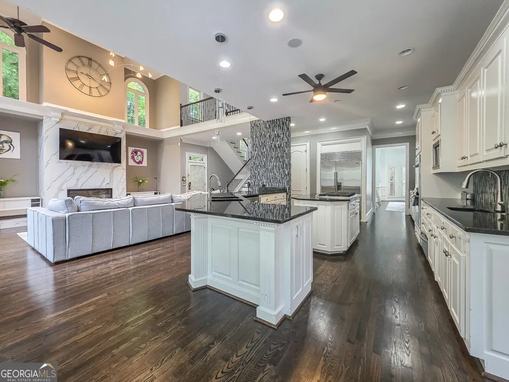 8190 Nesbit Ferry RD Sandy Springs, GA 30350