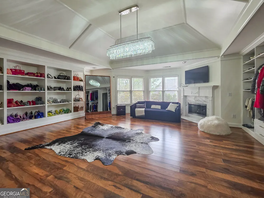 8190 Nesbit Ferry RD Sandy Springs, GA 30350
