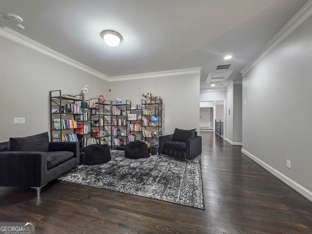8190 Nesbit Ferry RD Sandy Springs, GA 30350