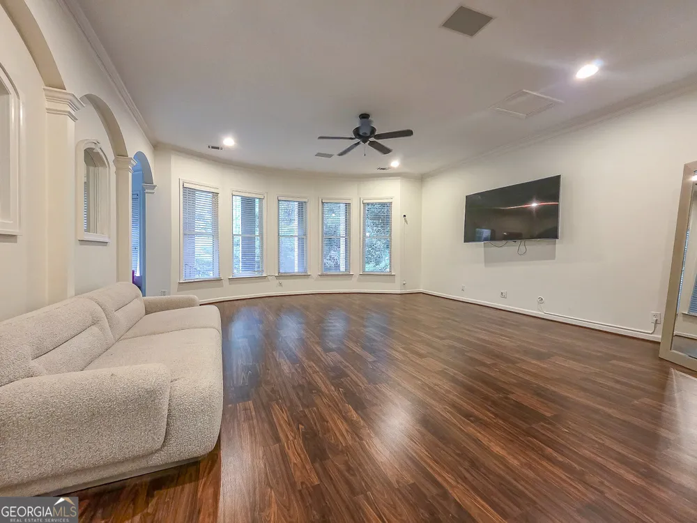 8190 Nesbit Ferry RD Sandy Springs, GA 30350