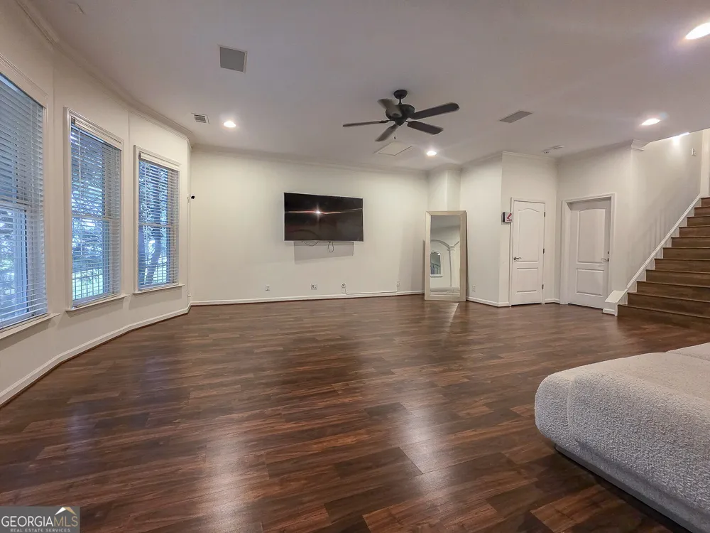8190 Nesbit Ferry RD Sandy Springs, GA 30350