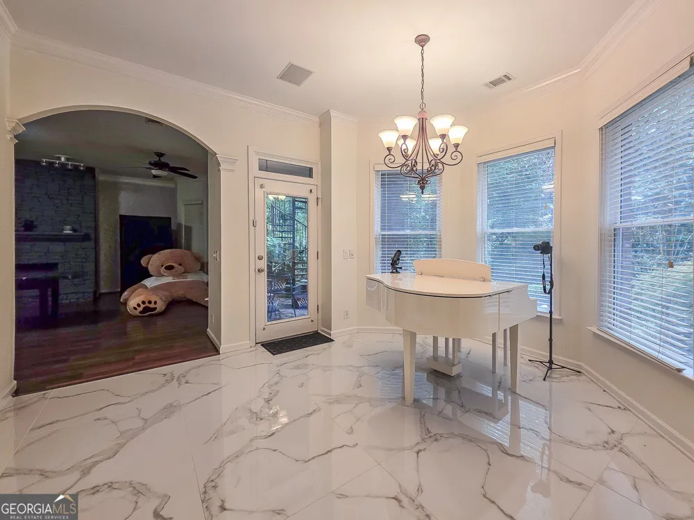 8190 Nesbit Ferry RD Sandy Springs, GA 30350
