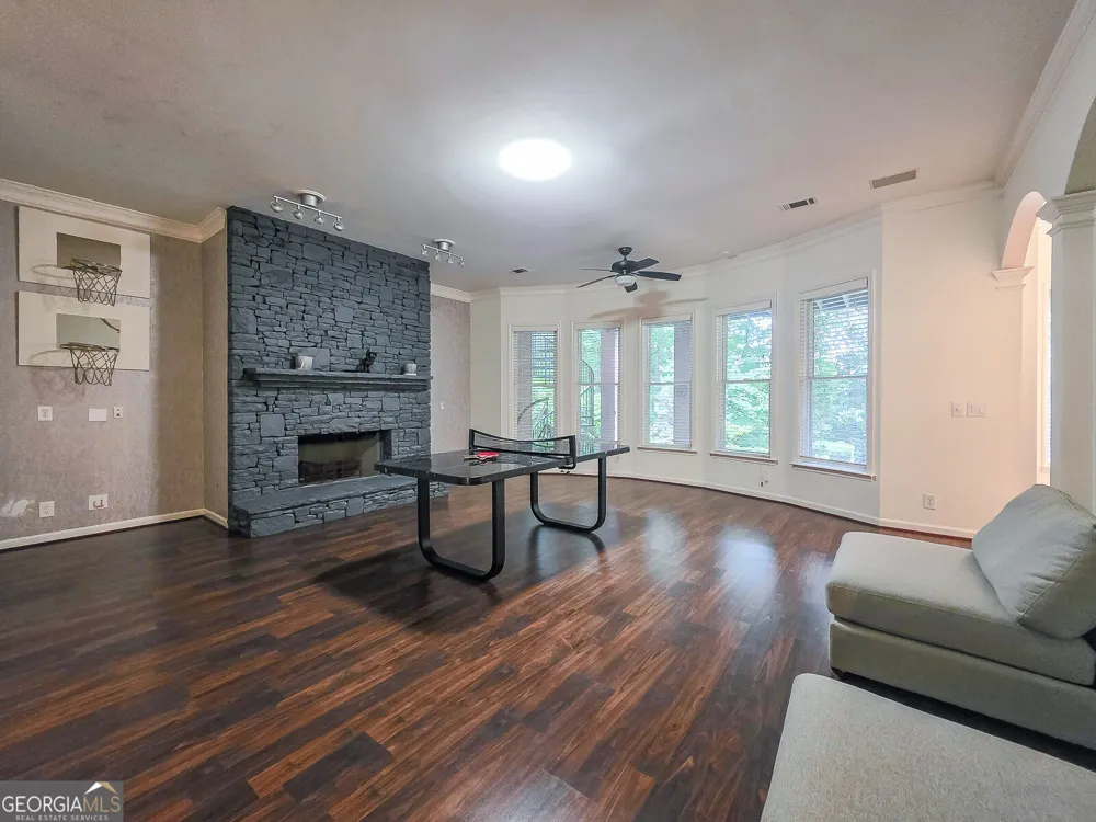 8190 Nesbit Ferry RD Sandy Springs, GA 30350