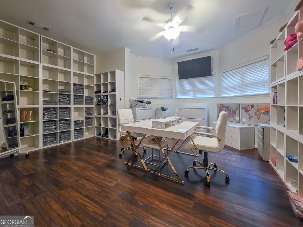 8190 Nesbit Ferry RD Sandy Springs, GA 30350