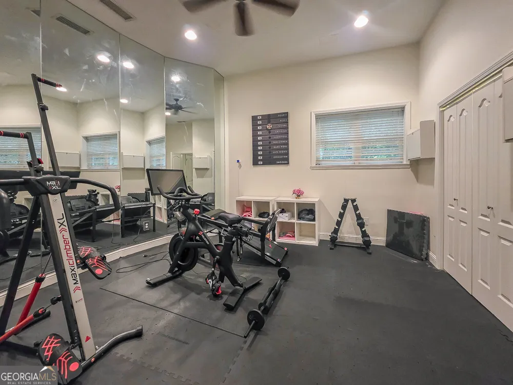 8190 Nesbit Ferry RD Sandy Springs, GA 30350