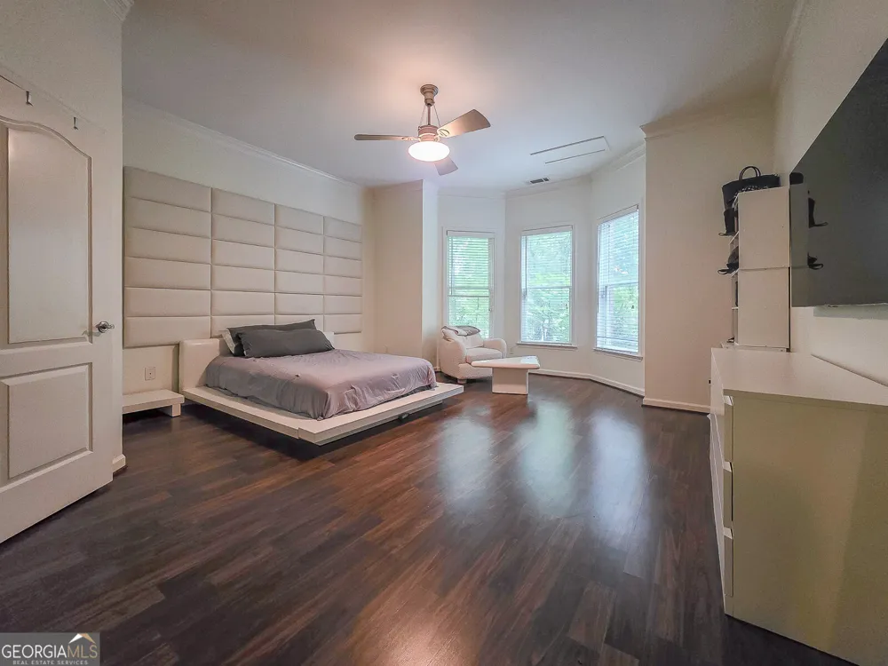 8190 Nesbit Ferry RD Sandy Springs, GA 30350