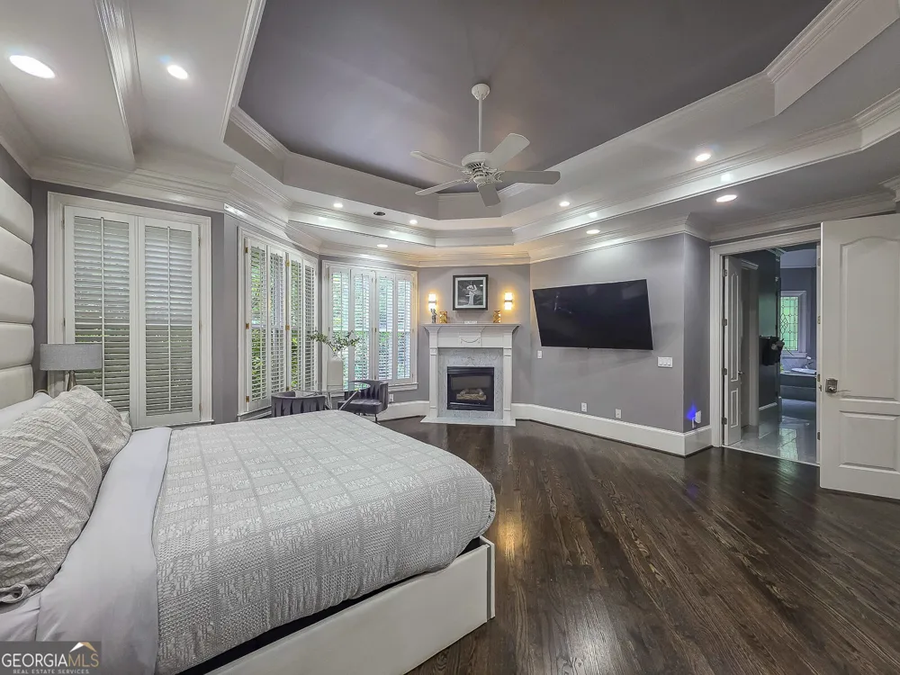 8190 Nesbit Ferry RD Sandy Springs, GA 30350