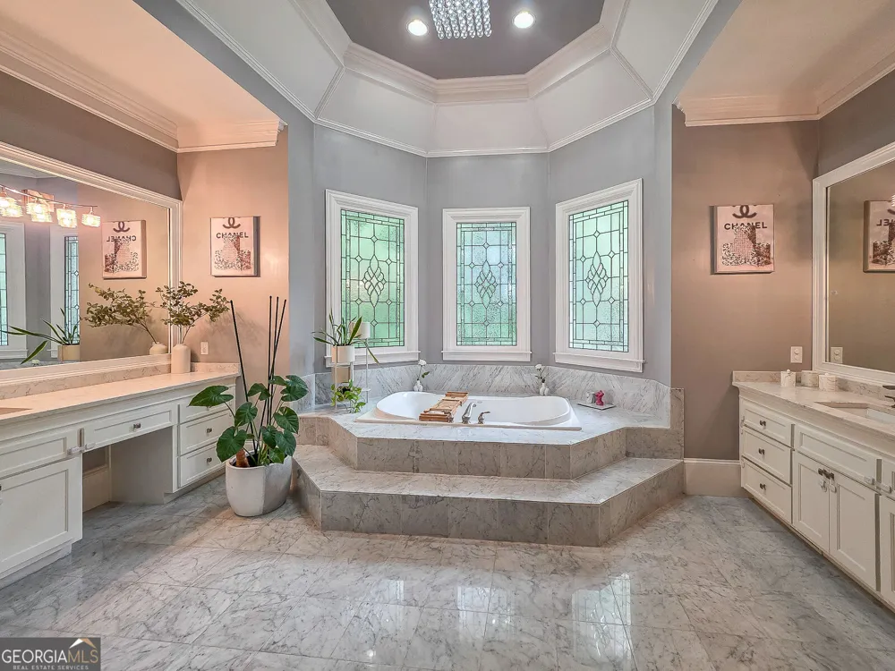 8190 Nesbit Ferry RD Sandy Springs, GA 30350
