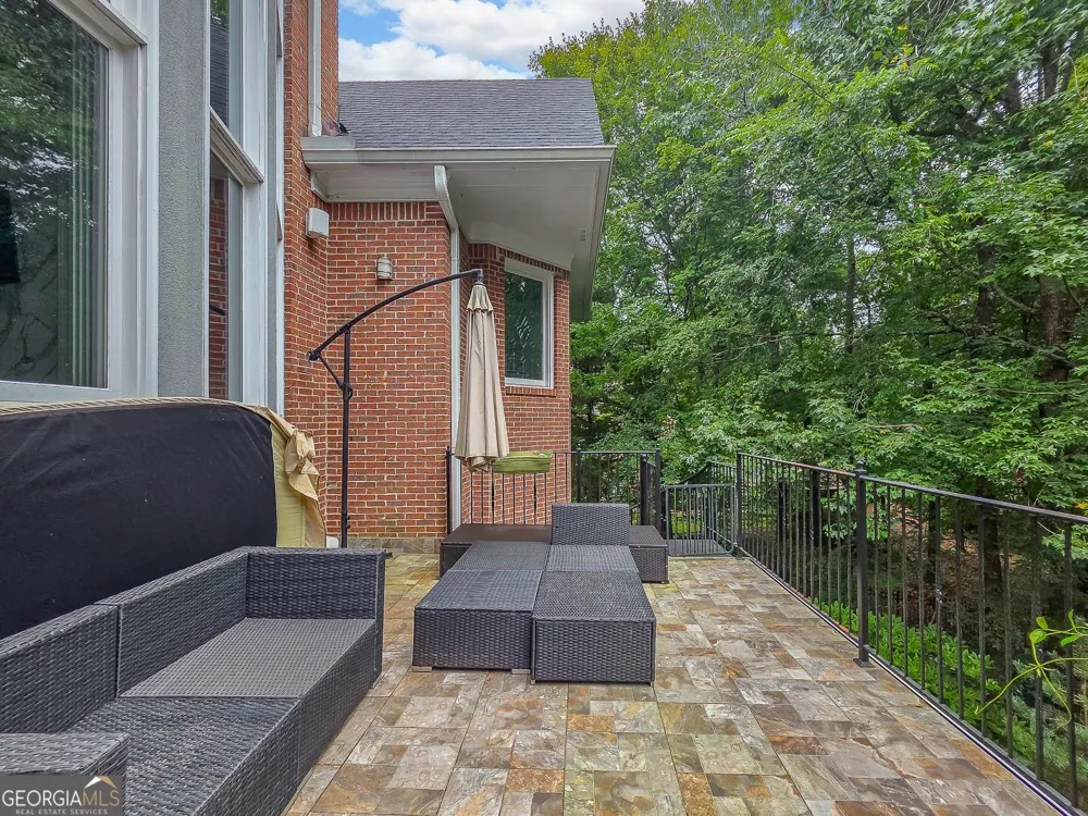8190 Nesbit Ferry RD Sandy Springs, GA 30350