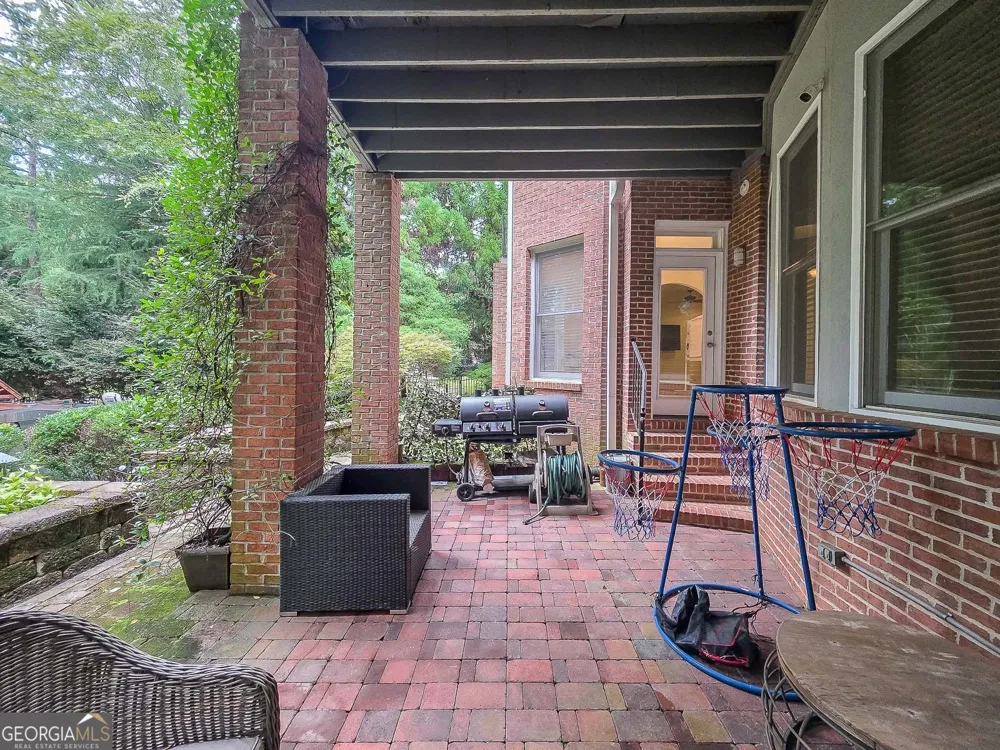 8190 Nesbit Ferry RD Sandy Springs, GA 30350